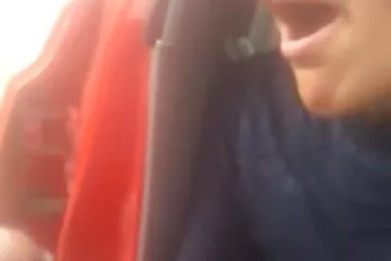 Szánalmas felszarvazott nyalja a feleség punciját, miközben a szeretőjével baszik. apa lánya xnxx