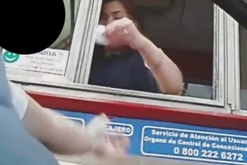 A raszta szajha nem várta meg a barátját, és a seggébe mostoha apa szex szar a barátjával.