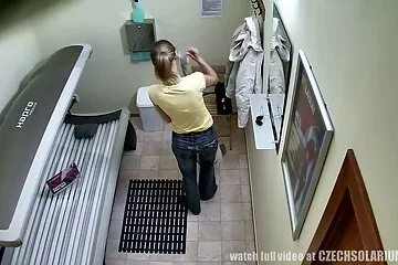 Egy fiatal német nő reggelije a kályha melletti szopással és a nyelvre apa lánya szex filmek való ráncfelvarrással ért véget.
