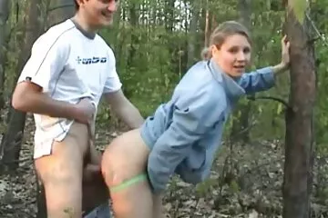 A sperma maszk jobb, mint a drága krémek mellre, ajkakra és arcra. Menő összeállítás apa lànya szex cumshottal.
