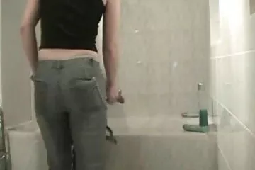 Pizsama csaj rávette tesóját, hogy filmezze le a reggeli szexet apa lánya sexvideok telefonon.