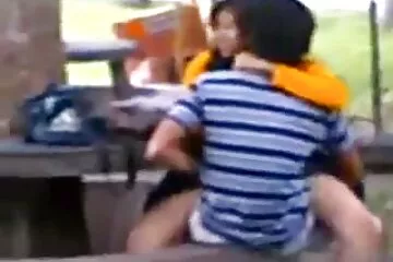 Megdugta a mostohatestvéremet egy reggeli csonttal és cumóval a kedvenc pólóján. apa lánya sex videók