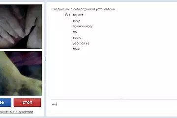 Egy szemüveges lány egy szopással fizetett ruhákért egy sráccal, az üzlet apa lanya szeksz próbafülkében
