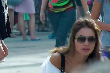 A srác megizzasztotta egy vékony szerelmét a szenvedélyes, kemény szextől, és apa lánya sexfilmek hosszú ideig különböző pozíciókban dugta.
