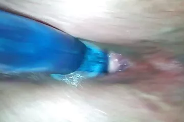 Az előrenyomulás kemény apa lànya szex munkásai egy érett szajhát vágtak be, és minden résbe tépték.